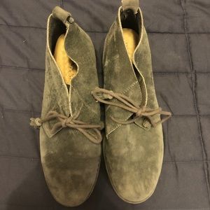 Hush Puppies gray suede chukka